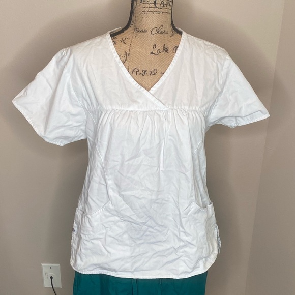 Dickies White Scrub Top - Picture 1 of 6